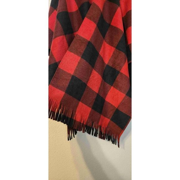 Shawl Red Black Checkered Pattern Fringed Edges One Size - Picture 4 of 6